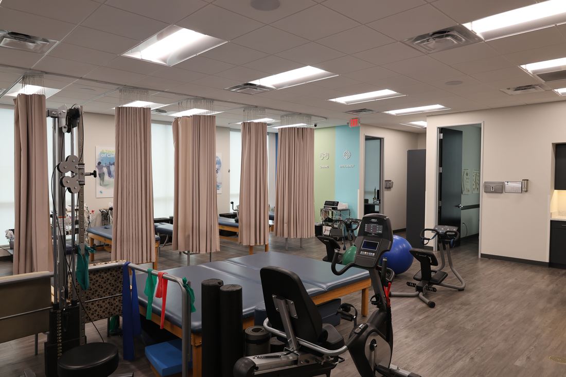 A patient working through guided core-strengthening therapy at Texas Spine Clinic.